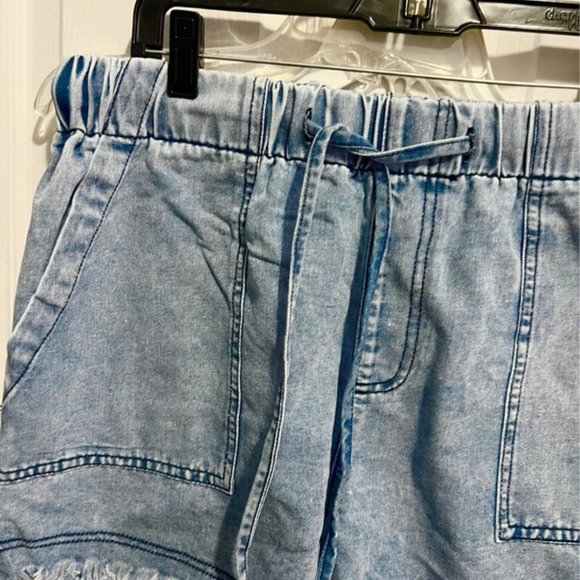 Drawstring denim shorts - Picture 2 of 3